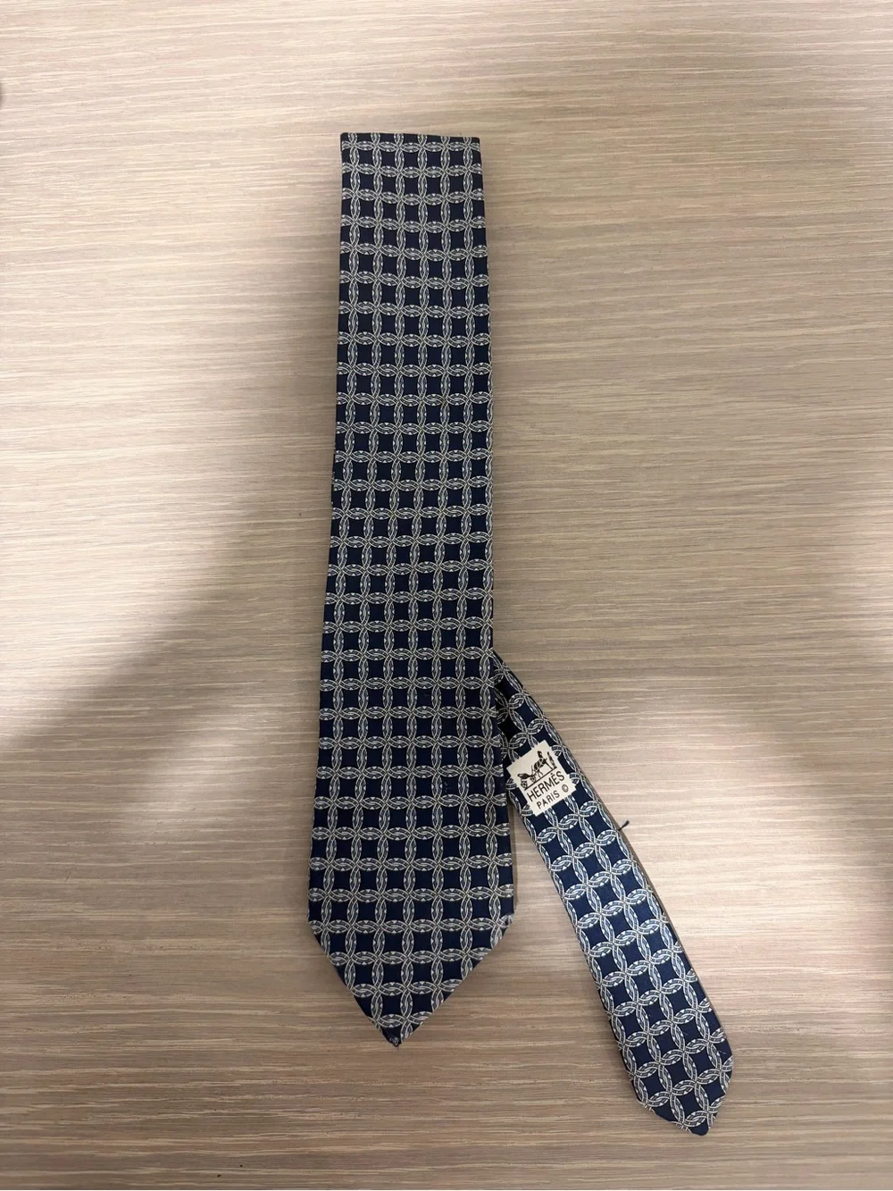 Hermès Paris 100% Silk Tie - Navy Blue Interlocking Chain Pattern